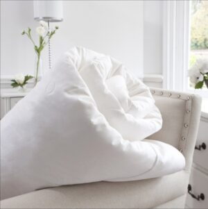 Caravele All Season Silk Duvet – 9 Tog Lightweight Comfort