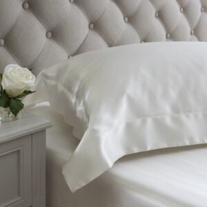 Caravele Silk Pillowcase – Luxurious Softness & Smooth Finish